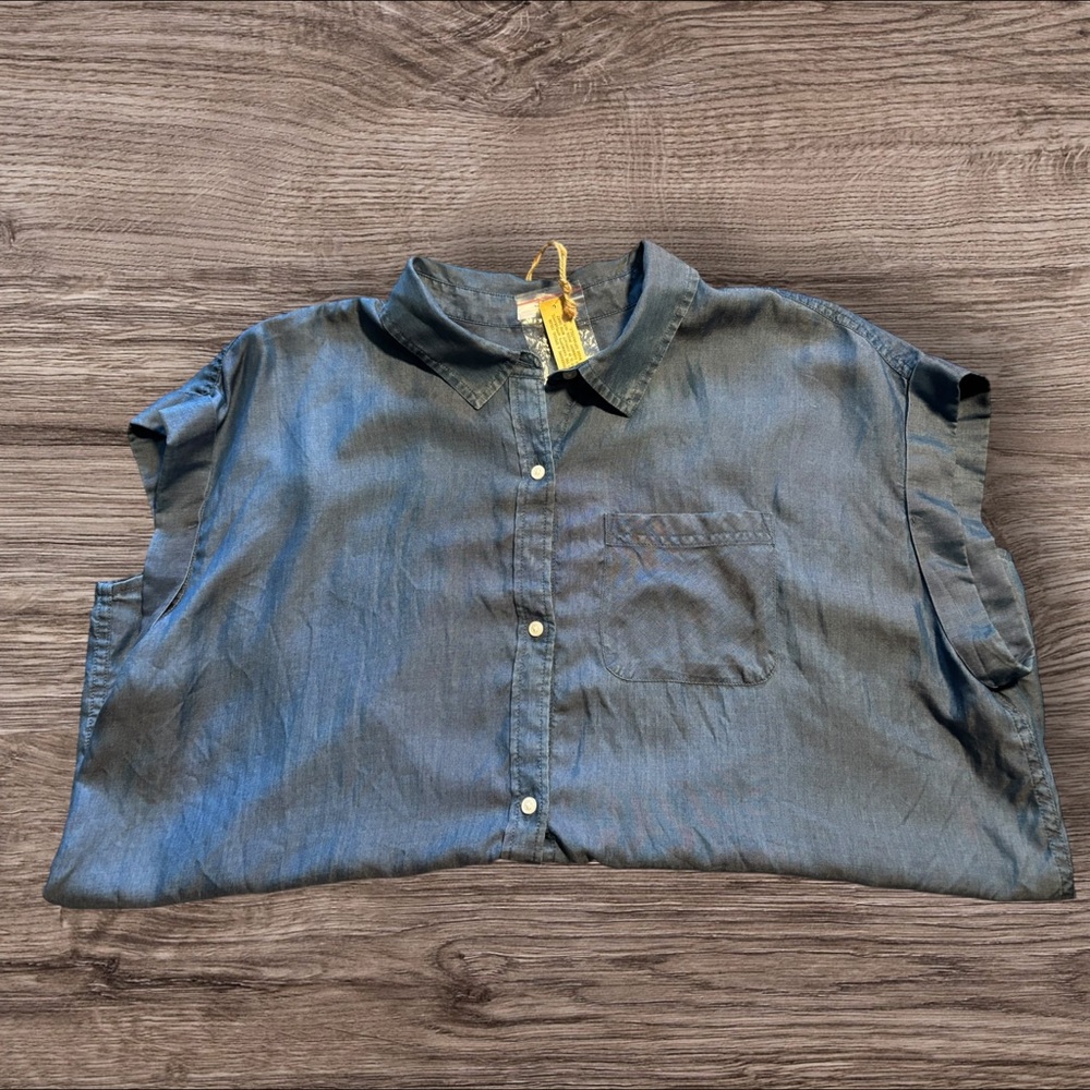 Women’s True Craft Chambray Shirt - Picture 4 of 9